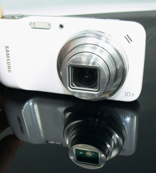Smartphone oder Kamerahandy? Die Samsung Galaxy S4 Zoom im Alltagstest.