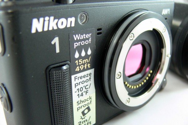 Nikon 1 AW1 – eine Systemkamera taucht ab