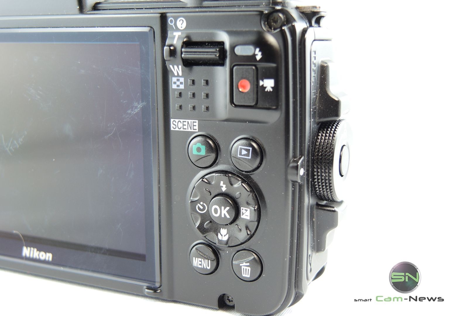 Bedienelemente Rückseite Nikon AW130 - SmartCamNews