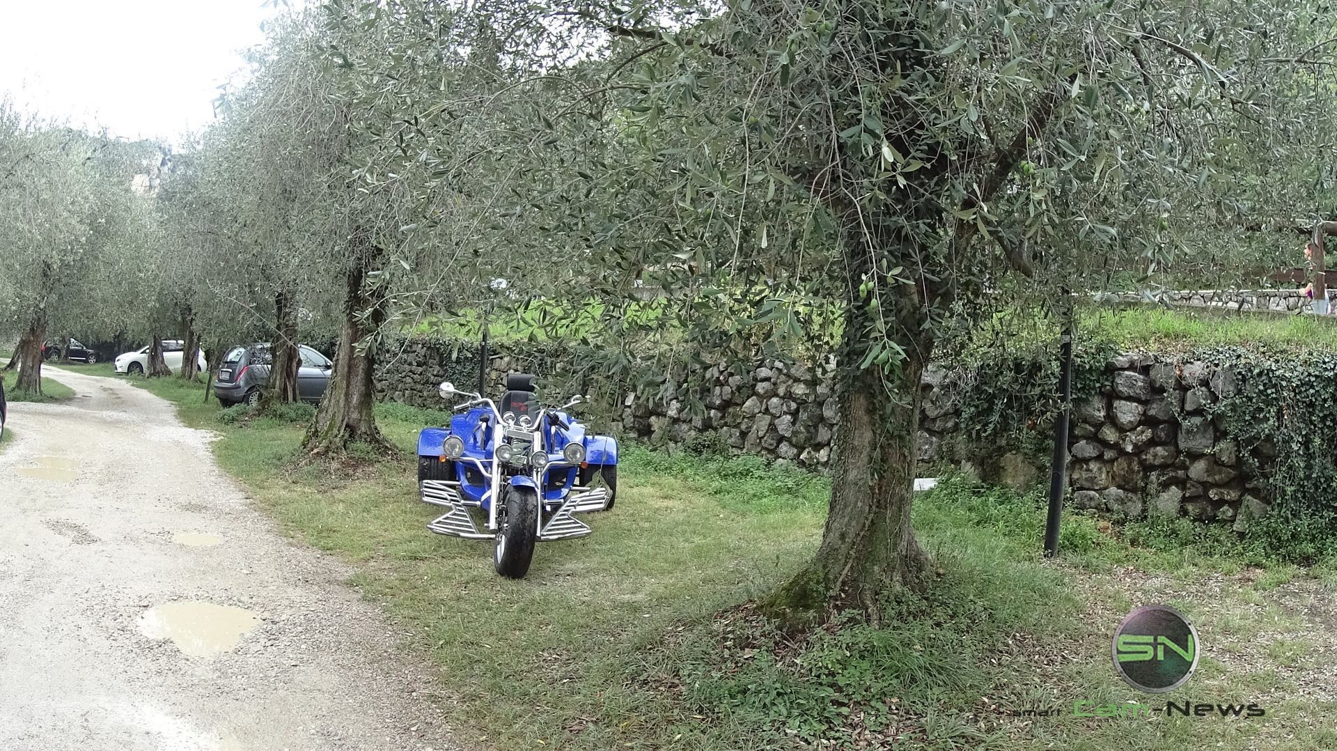 Das Trike unterm Olivenbaum - Gardasee - Sony X1000V - SmartCamNews