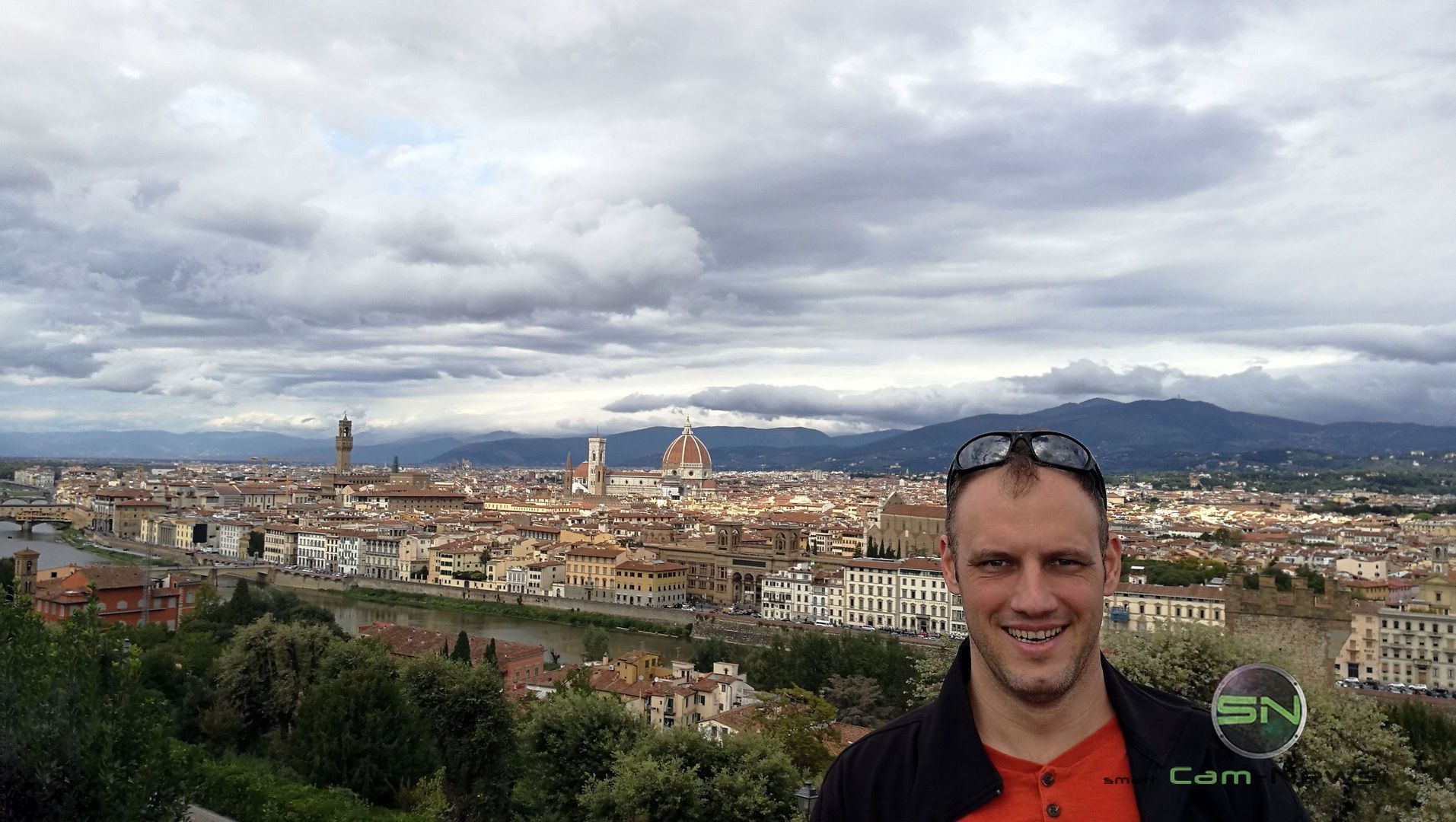 florenz-selfie-nikon-b500-megazoom-bridge-smartcamnews