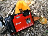 Nikon W300 Outdoor Kamera zwischen Hawaii und Gebirgssee